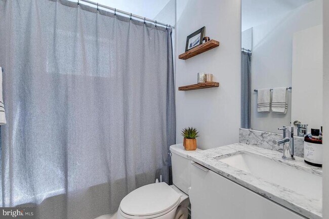 Building Photo - 938 N Leithgow St