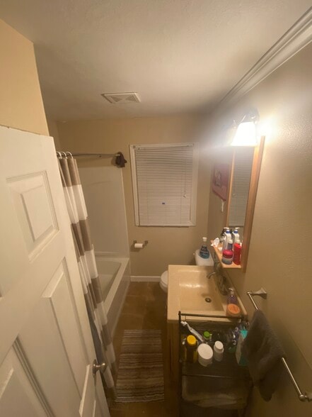 Building Photo - 941 E Jefferson St