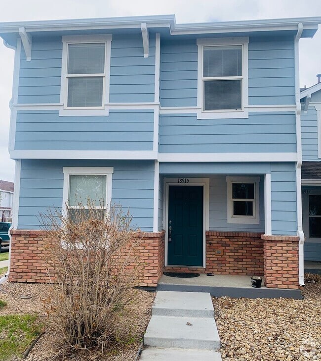 Building Photo - 3 Bedroom 2 Bathroom Townhome Close to DIA