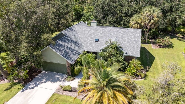 Building Photo - Enjoy Florida living in this spacious 3BR/...