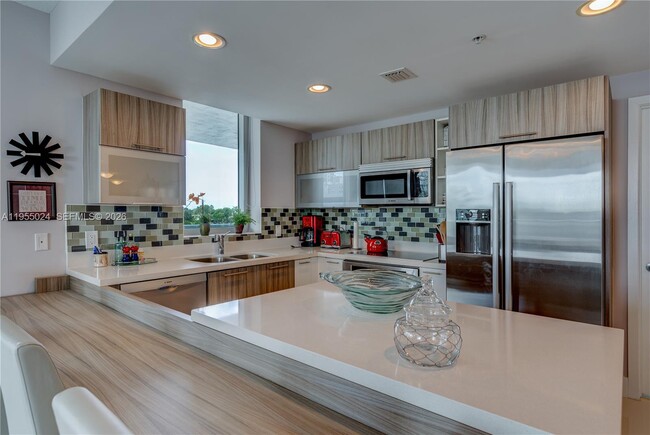 Building Photo - 6700 Indian Creek Dr