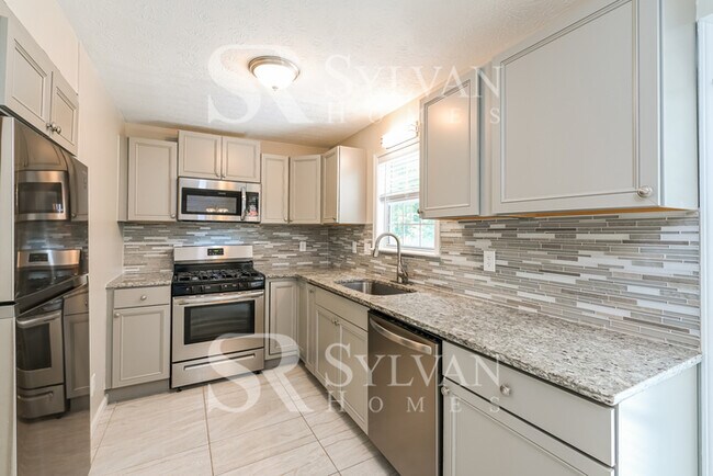 Building Photo - Prepare to fall in love with this 4 bedroom, 2.5 bathroom home