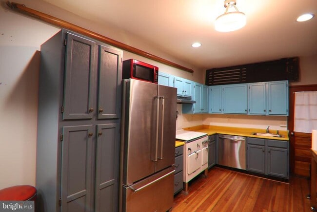 Building Photo - 1223 Haubert St