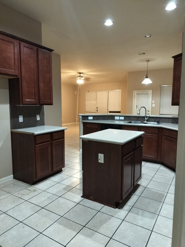 Building Photo - 6027 Schaumburg Dr