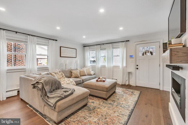 Primary Photo - 429 Hurst St
