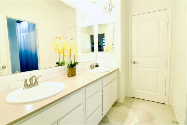 Building Photo - Former MODEL HOME | Great Location