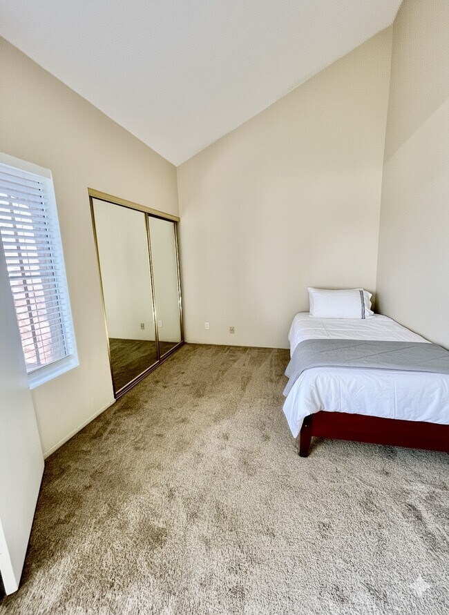 2nd bedroom - 4904 Maytime Ln