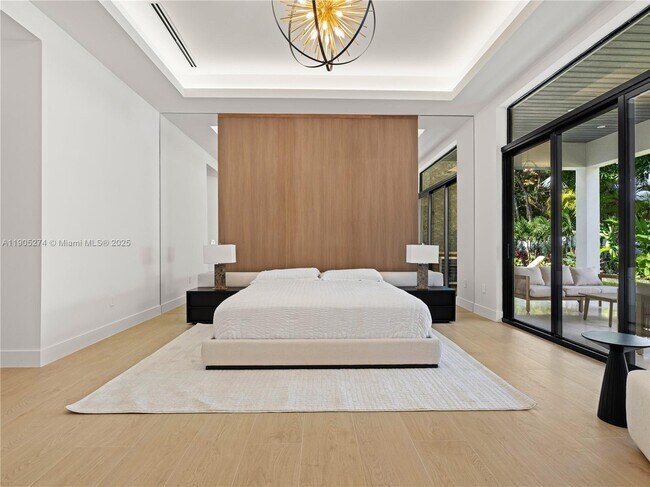 Building Photo - 543 NE 109th St