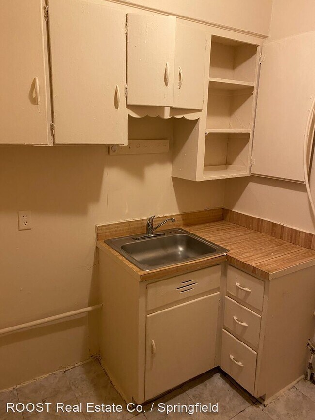 Building Photo - 1004 S Fountain Ave