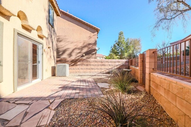 Building Photo - 3 BEDROOM HOME IN HENDERSON!