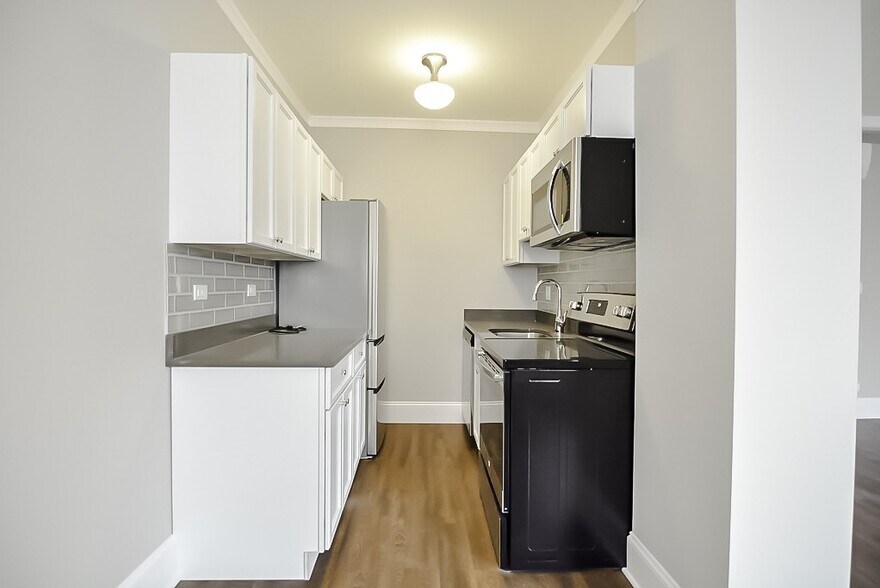 Building Photo - 817 W Lakeside Pl