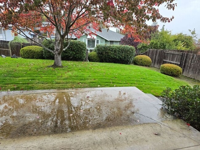 Building Photo - 3 bed 2 bath  Home for Rent in Grants Pass