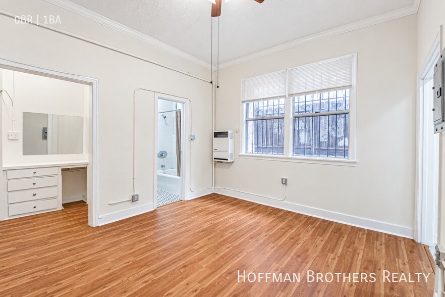 Building Photo - 425 S Grand View St