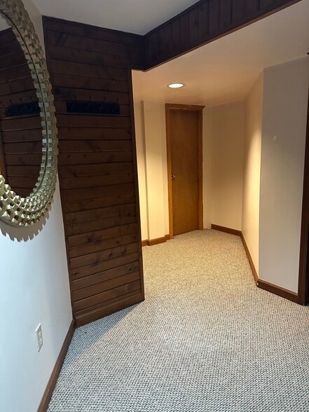 Entrance - 6 Sauquett Ln
