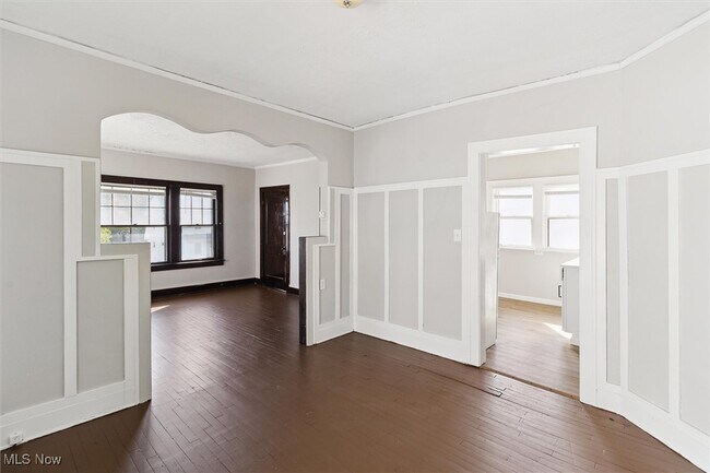 Building Photo - 1524 E 204th St