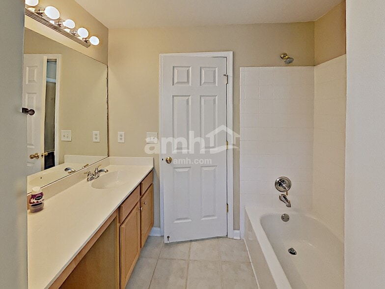 Building Photo - 2632 Back Creek Chase