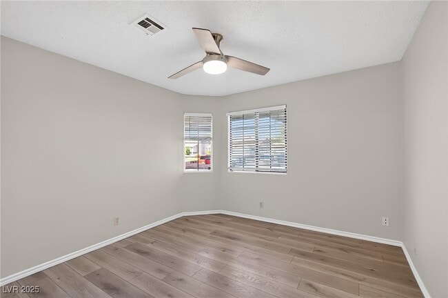 Building Photo - 492 Chelsea Dr