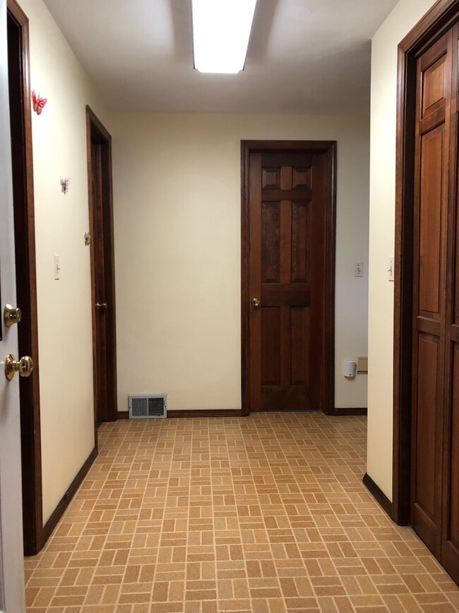 Building Photo - 8686 Tibbitts Rd