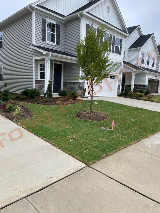 Building Photo - BRAND NEW- Spacious 4 Bedroom, 3 Bathroom ...