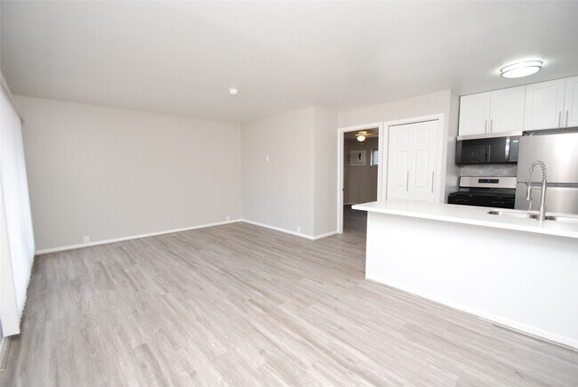 Building Photo - 2515 Yoakum Blvd