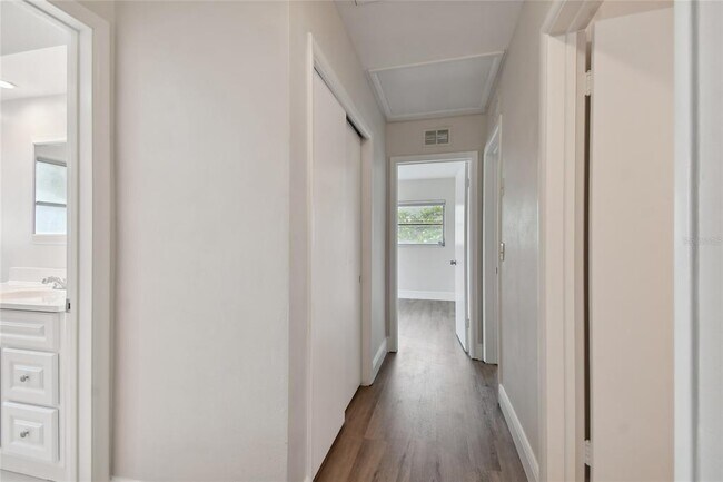 Building Photo - 2111 Lanai Ave