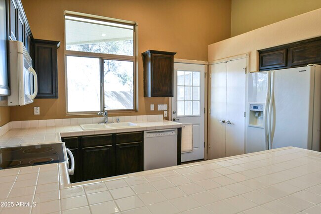 Building Photo - 25020 N 40th Ave