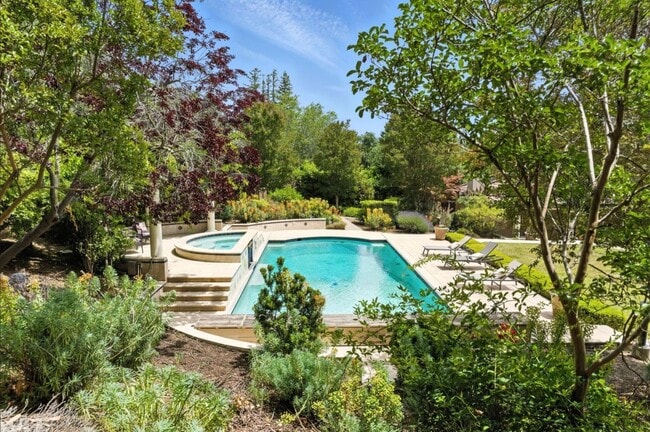 Building Photo - 90 Broadacres Rd