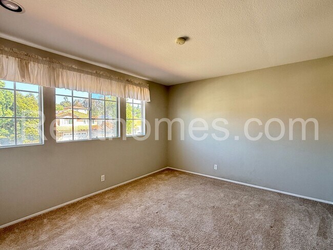 Building Photo - 1737 Willowhaven Rd