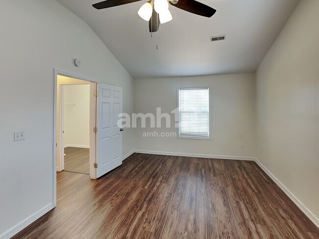 Building Photo - 204 Bates Ct