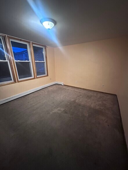 Building Photo - 95 E Clifton Ave