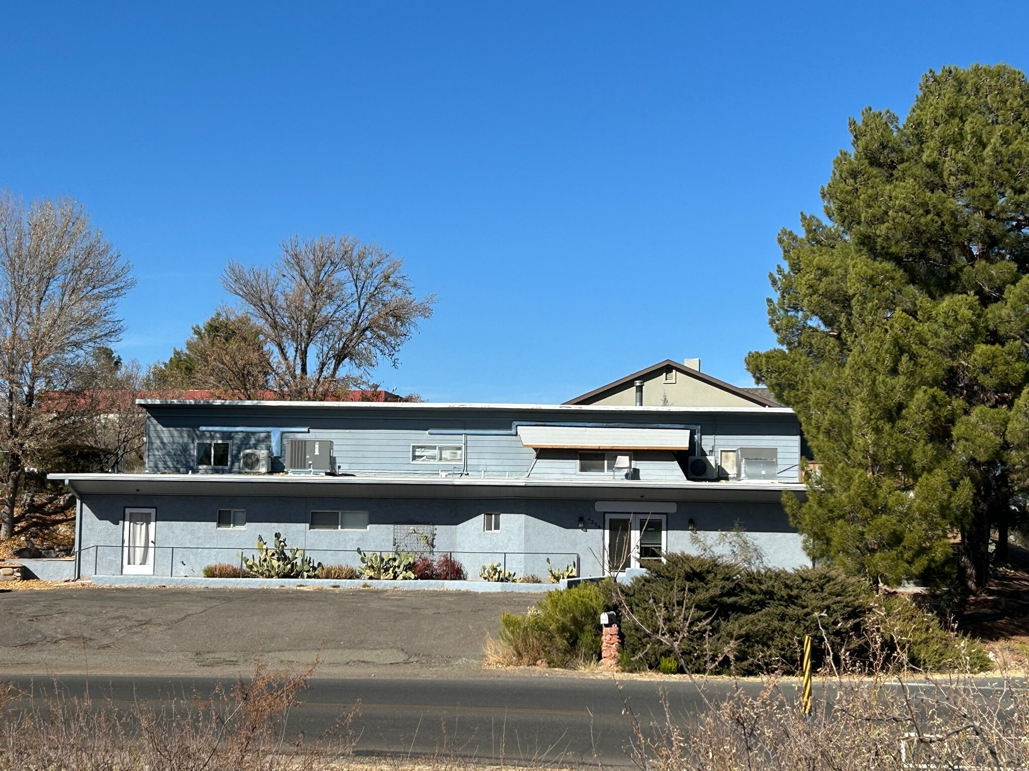 Building - 4234 E Western Dr