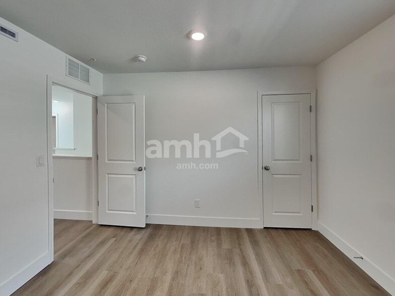 Building Photo - 5816 Astapor St