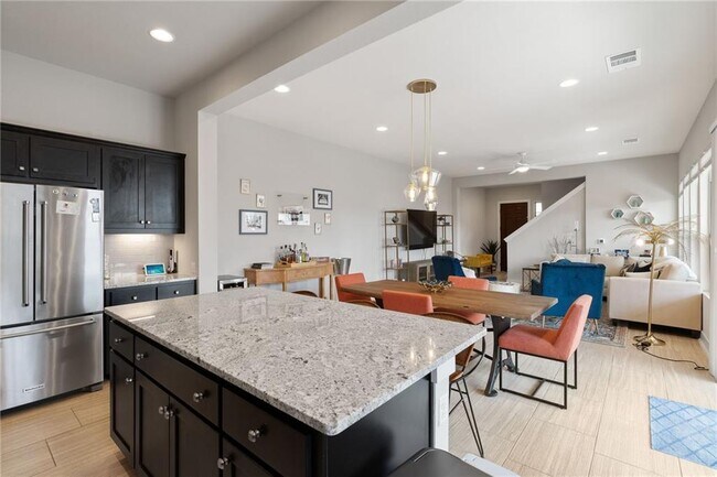 Building Photo - 1514 Arcilla St