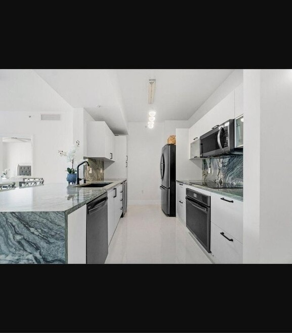 Building Photo - 550 Okeechobee Blvd