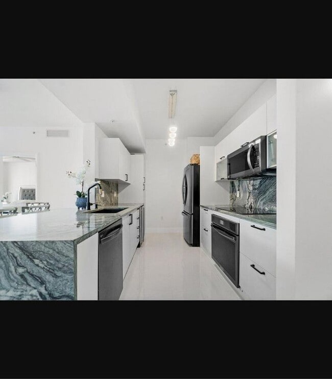 Building Photo - 550 Okeechobee Blvd