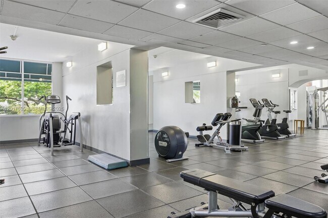 Building Photo - 888 Brickell Key Dr