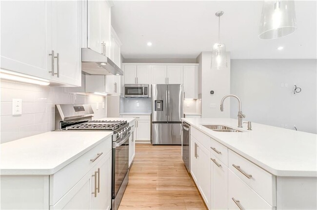 Building Photo - 555 Thatch Ter