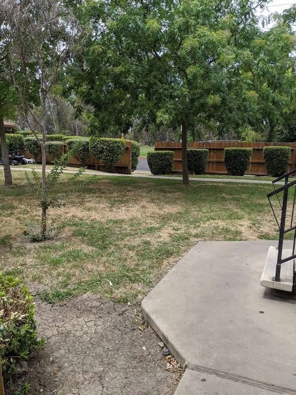 Building Photo - Competitively priced Two Bedroom Apartment...