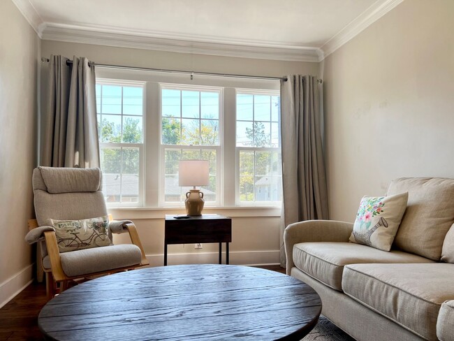 Building Photo - Beautifully Renovated & Fully Furnished Home in Peoria Heights!