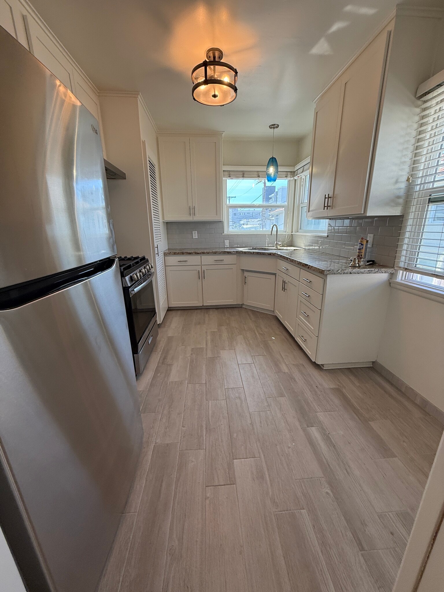 Cooks Kitchen - 811 S Catalina Ave