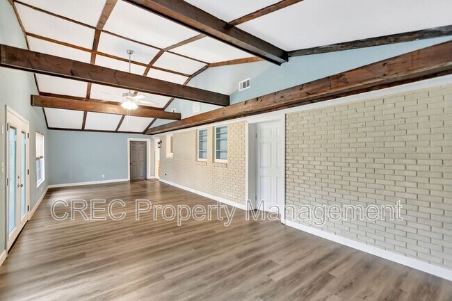 Building Photo - 122 Longleaf Dr