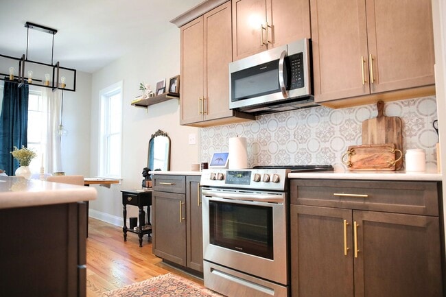 Building Photo - Gorgeous, Home in Rocketts Landing: Available NOW!