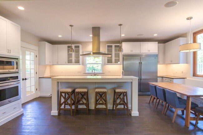 Building Photo - 6bd/3.75ba Seattle Home