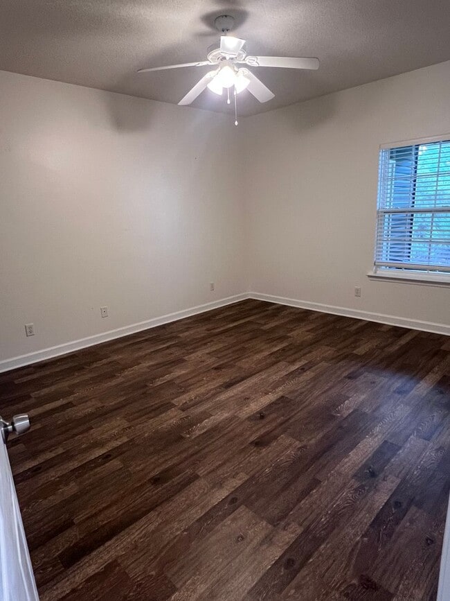Building Photo - Newly renovated 2 bedroom, 2 bathroom condo coming soon!