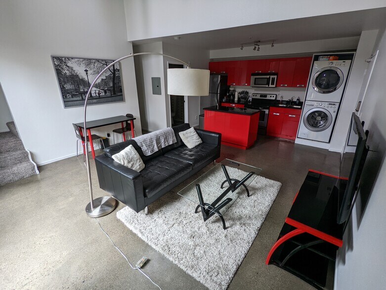 Building Photo - 948 G St