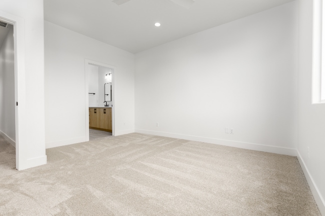 Building Photo - 2026 W 380 N