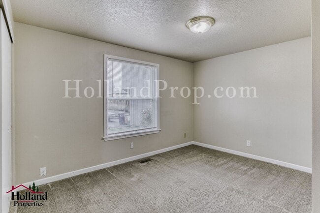 Building Photo - Beautiful Single-Level Hillsboro Home with Spacious Fenced Yard!