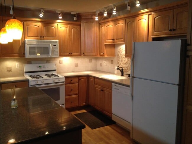 Building Photo - STUNNING 3 BEDROOM HOME IN NOVI COMING SOON!!