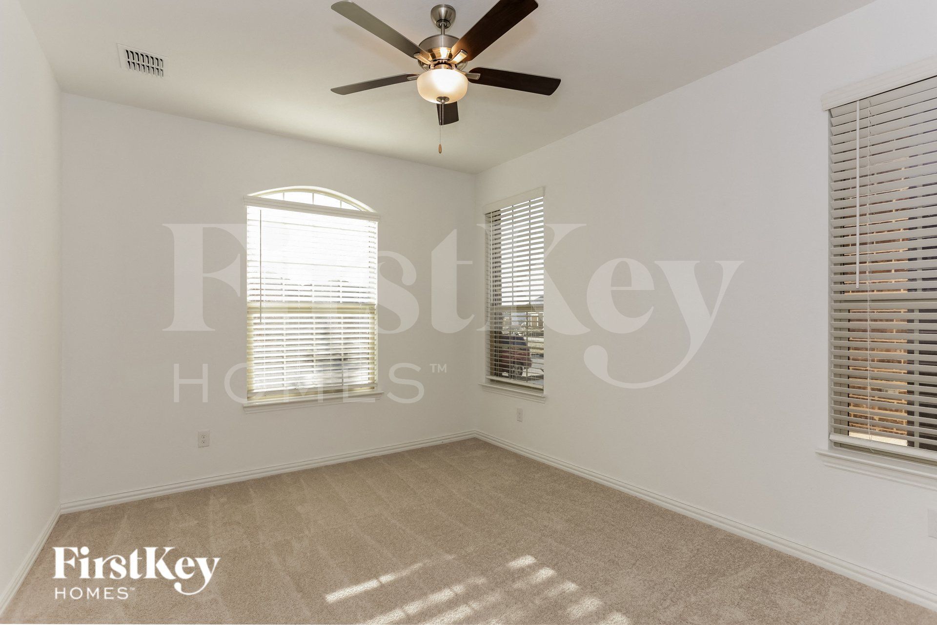 Building Photo - 10045 Elkhorn Dr