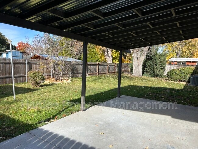 Building Photo - 1835 Broadmoor Dr